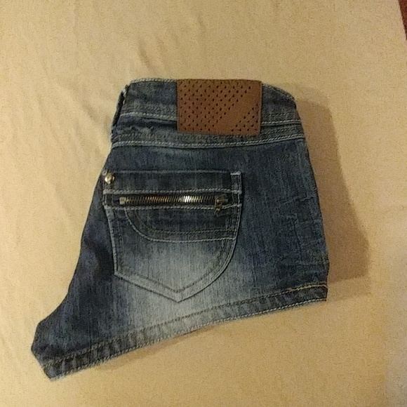 Almost Famous Shorts - Picture 2 of 2