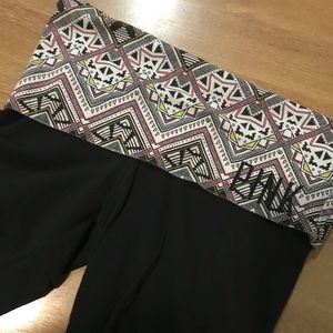 TWO PAIRS OF VS PINK YOGA CROPPED LEGGINGS