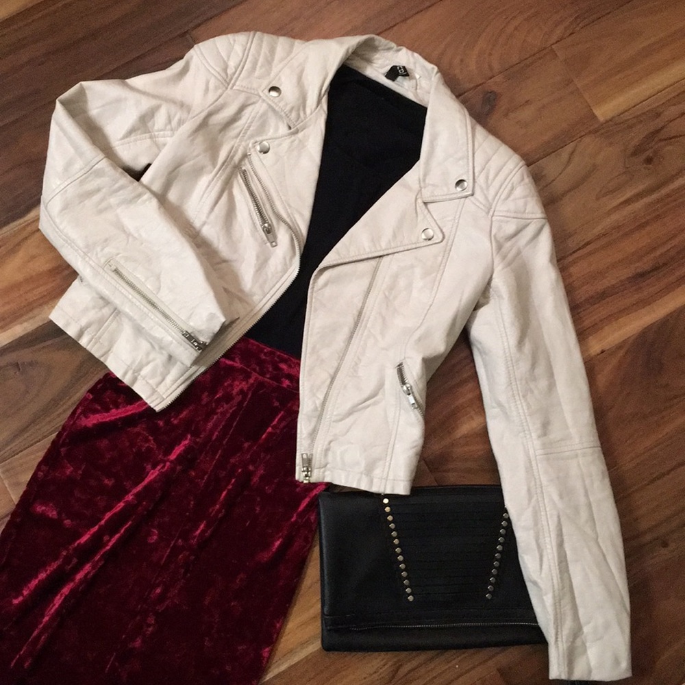 DIVIDED creamy white moto jacket