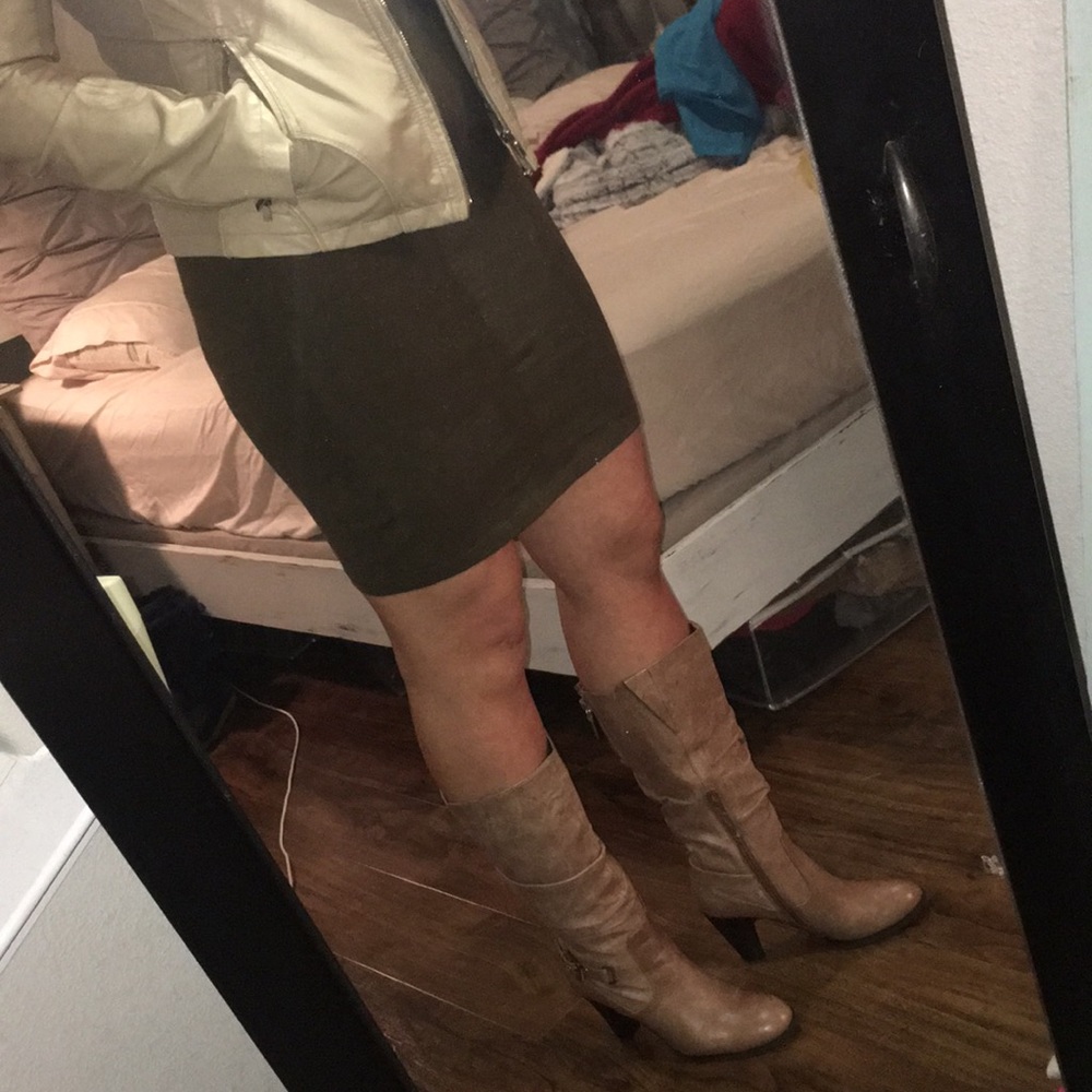 **SOLD**New Guess leather tan heel boots size 8