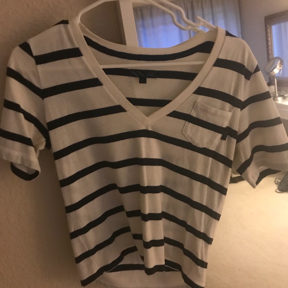 Very cute v neck tea