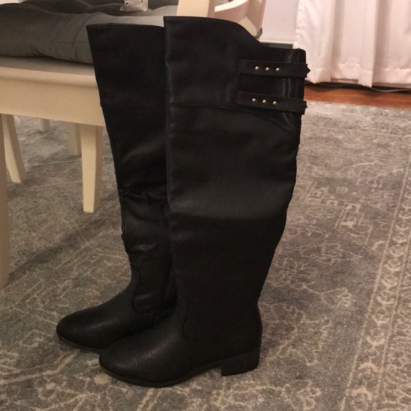 Black boots - never worn!! - Picture 1 of 2