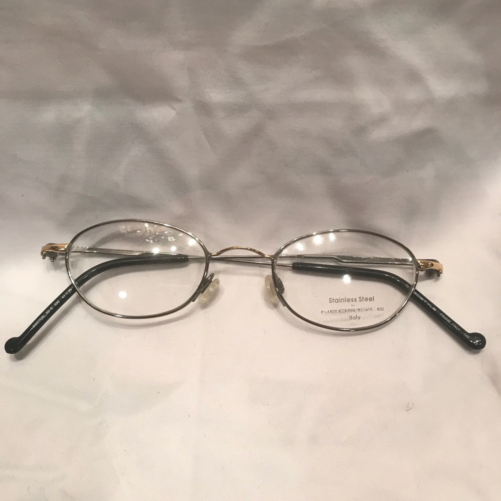 VINTAGE NEOSTYLE FRAMES.New.This is a unisex style