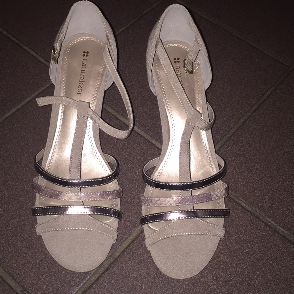 Naturalizer Gray Heels