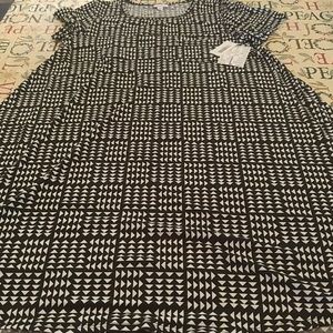 NWT. LuLaRoe L Carly. Black and white triangles.