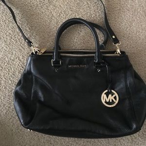 Clutch with option of cross body