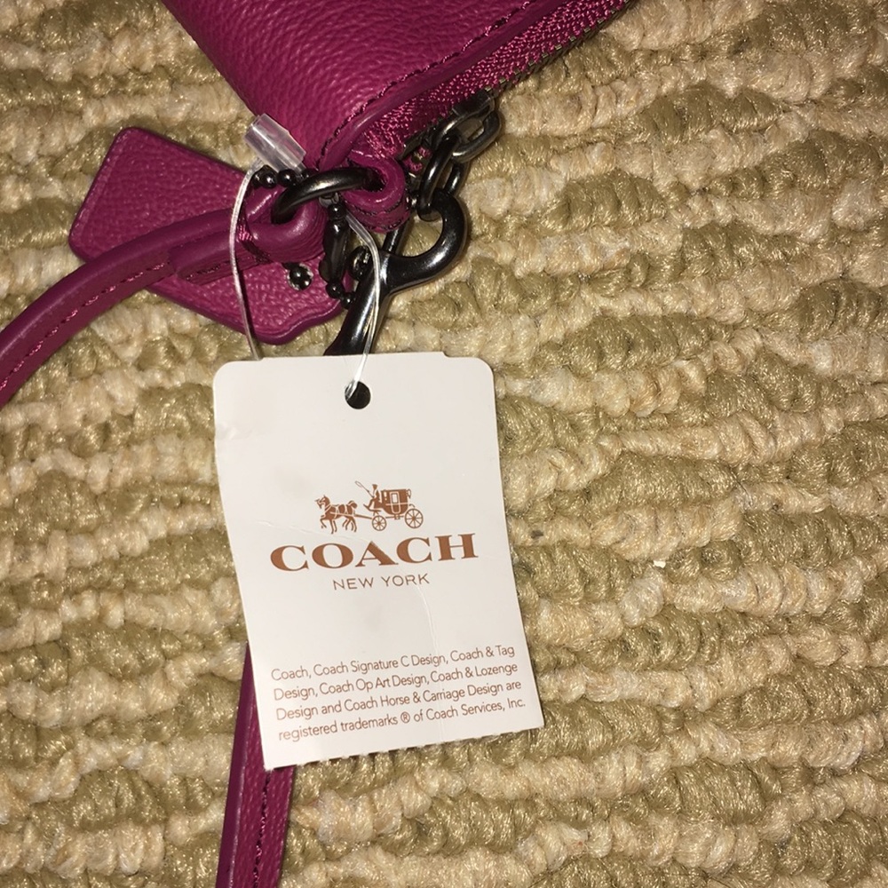 coach star canyon corner cranberry wristlet - Picture 2 of 3