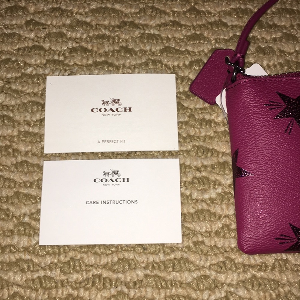 coach star canyon corner cranberry wristlet - Picture 3 of 3