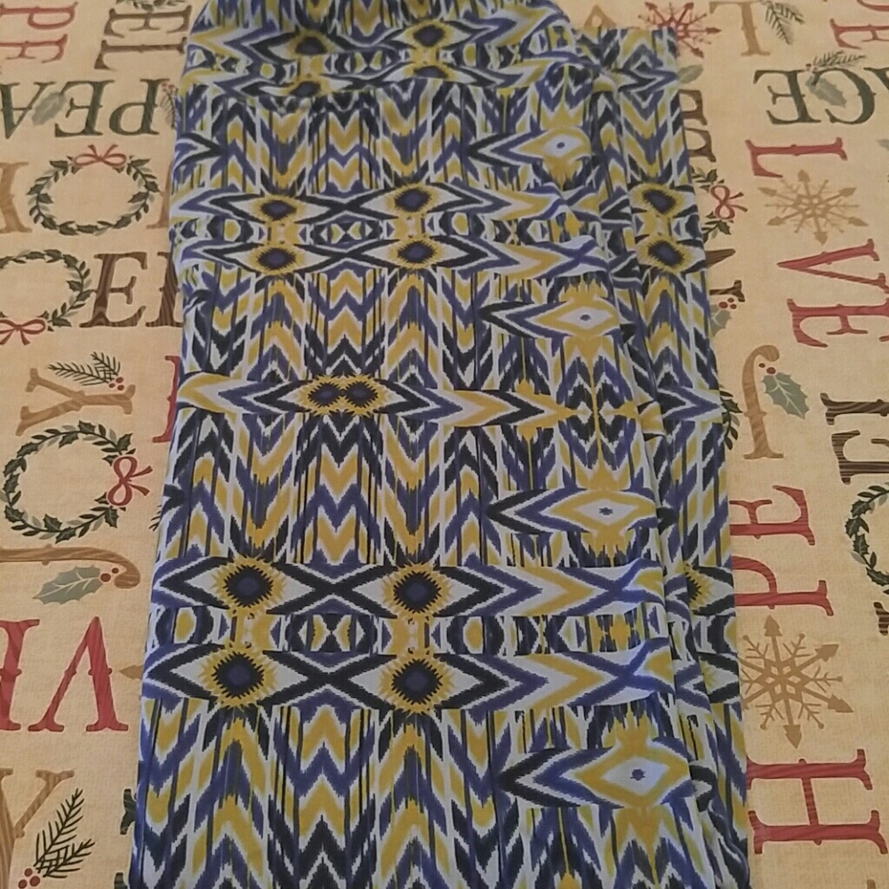 NWT. LuLaRoe TC leggings. Blues yellow design.