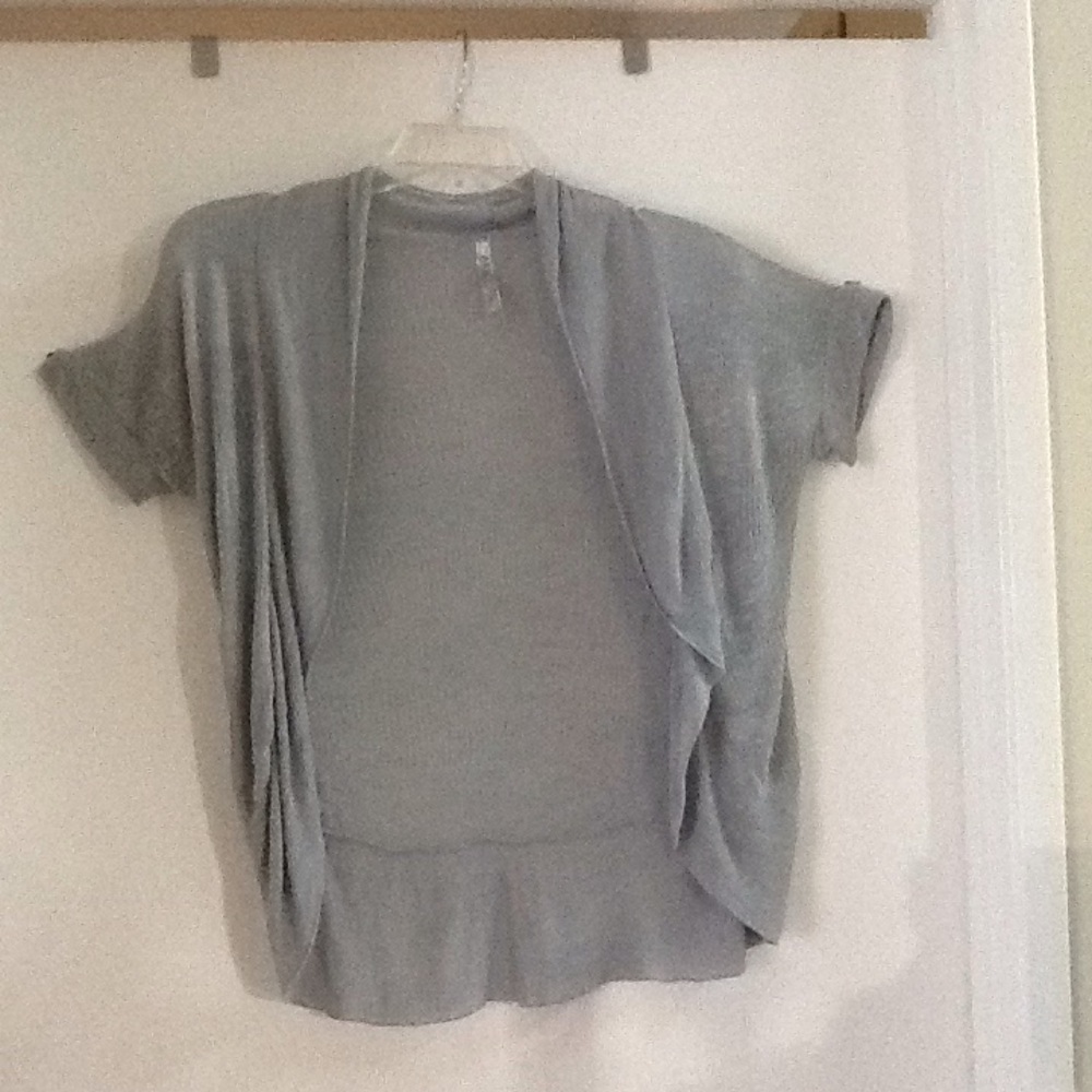 Gray short sleeve cardigan top