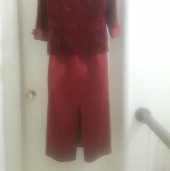 Plus Size Two-Piece Skirt Suit - Picture 4 of 4