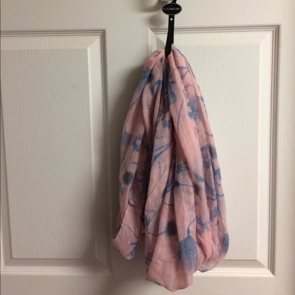 Nicole Marciano Infinity Scarf NWT