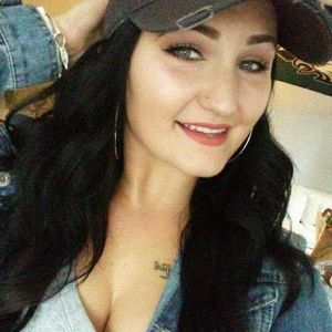 Meet your Posher, Madalyn