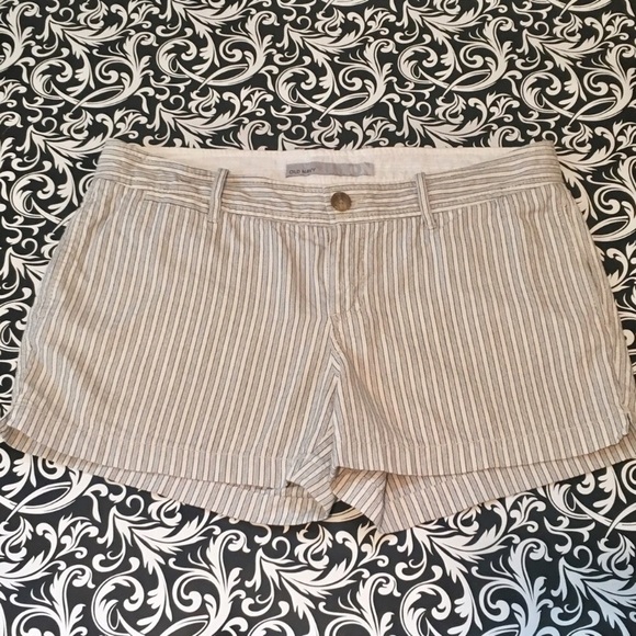 Old Navy Pants - 🔴 5 for $15 Old Navy ivory & blue striped shorts