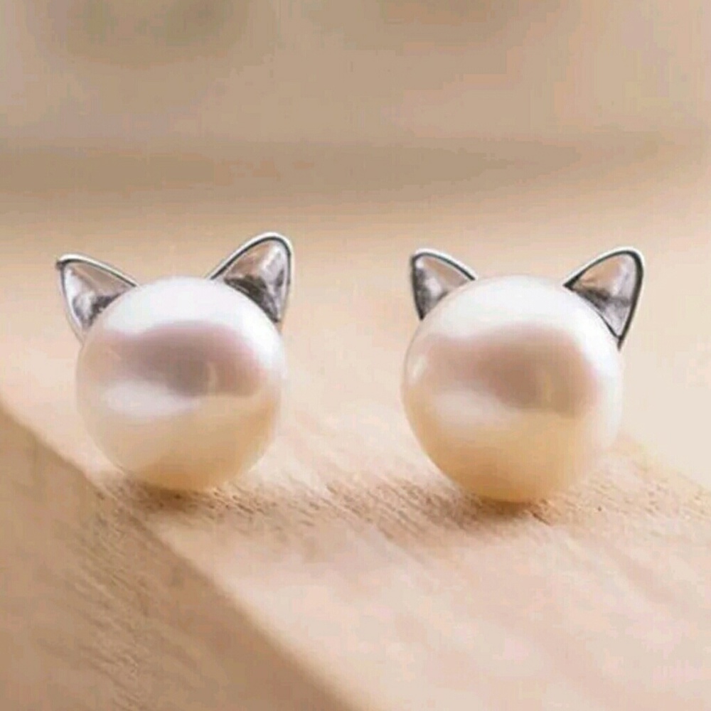 Kitten cat pearl stud earrings