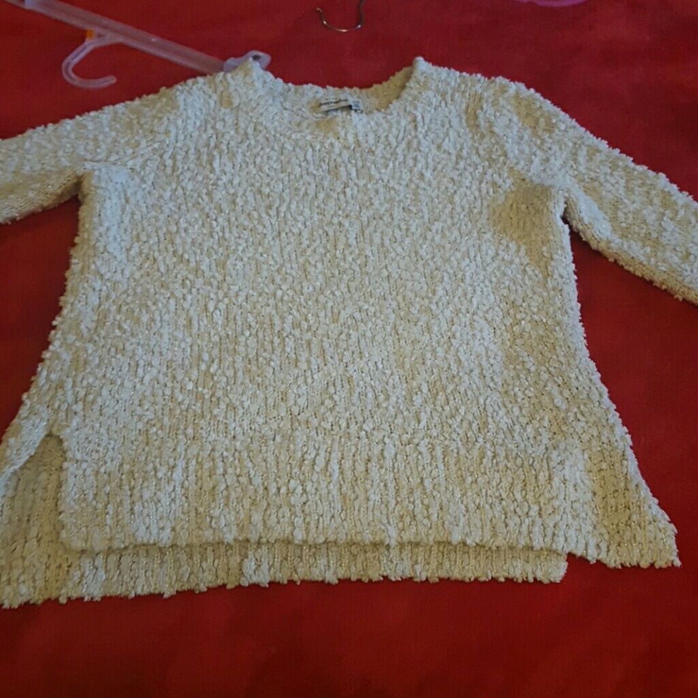 Pullover sweater