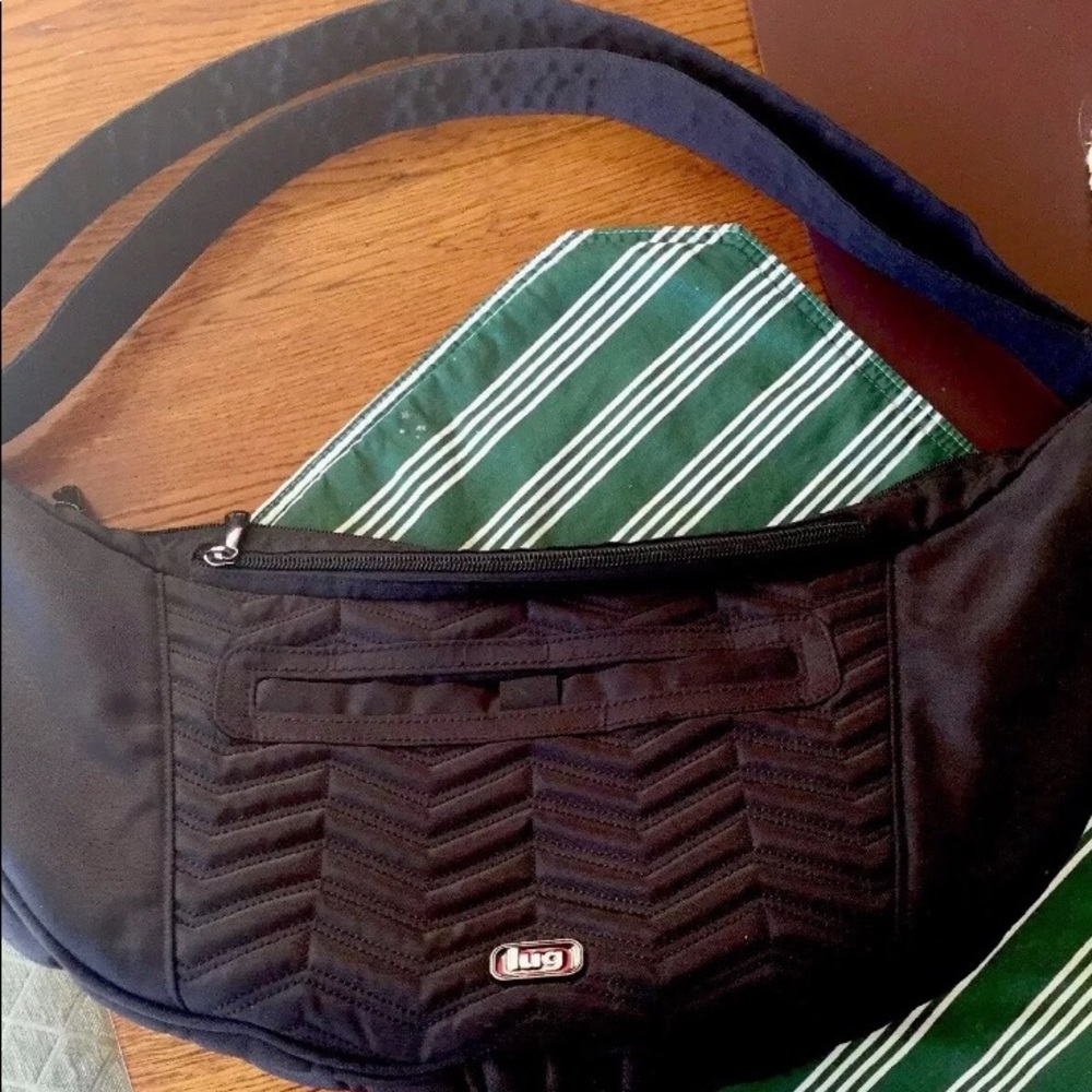 🌹SOLD🌹EUC LUG BOOMERANG Black SLING/CROSSBODY