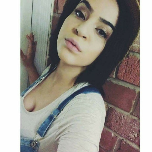 Meet your Posher, Stephanie - Picture 2 of 3