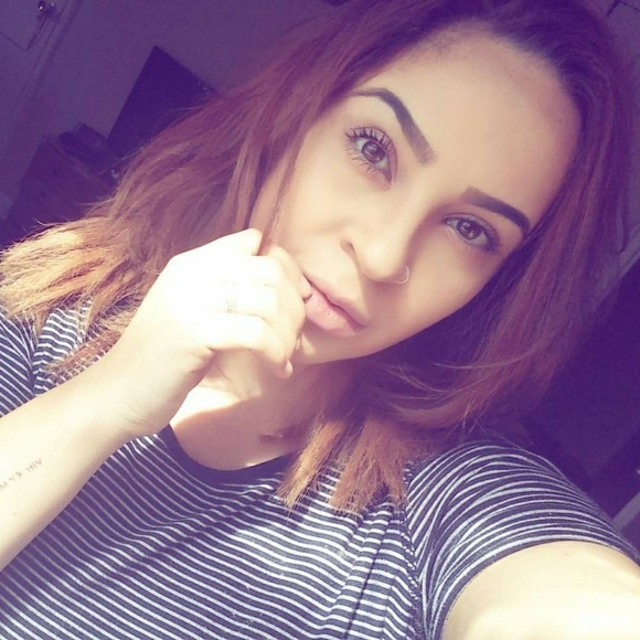 Meet your Posher, Stephanie - Picture 3 of 3