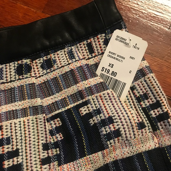 NWT Forever21 Aztec print shorts Size XS - Picture 3 of 5