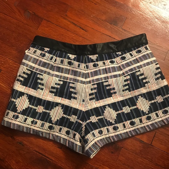 NWT Forever21 Aztec print shorts Size XS - Picture 4 of 5