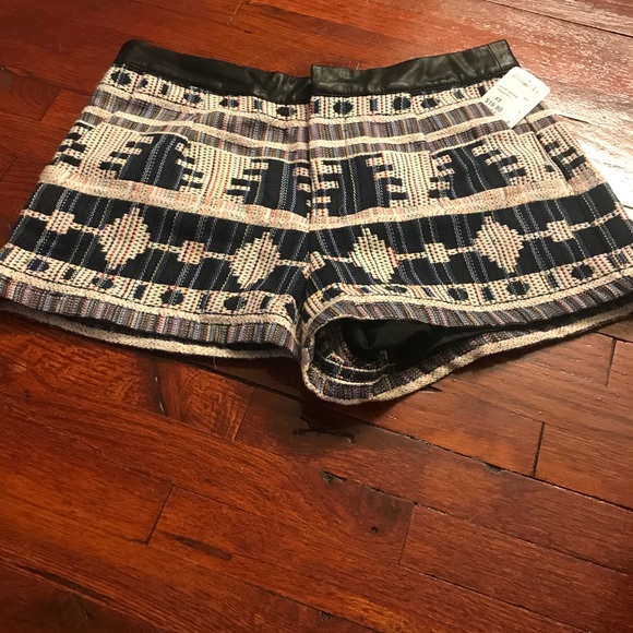 NWT Forever21 Aztec print shorts Size XS - Picture 5 of 5