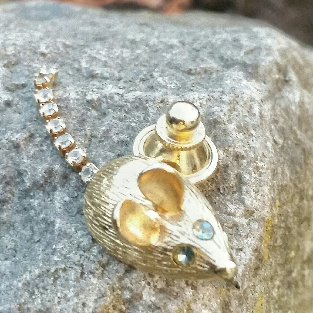 1974 GOLD TONE & RHINESTONE MOUSE PIN BY AVON - Picture 2 of 3
