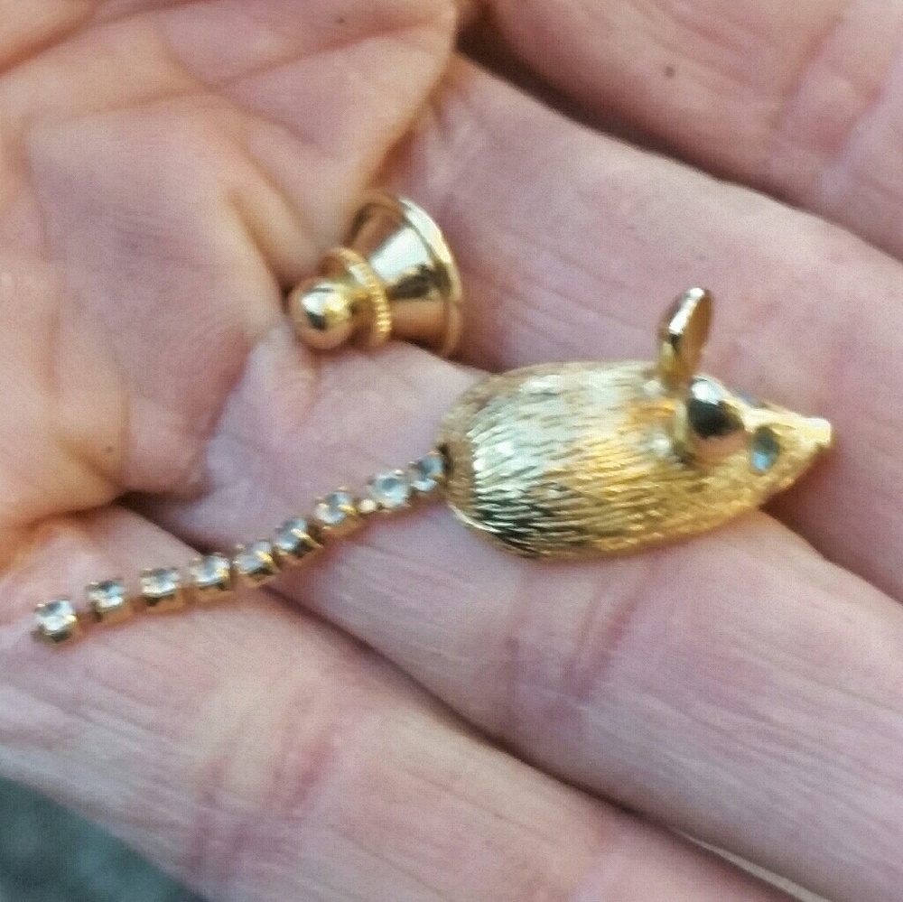 1974 GOLD TONE & RHINESTONE MOUSE PIN BY AVON - Picture 3 of 3