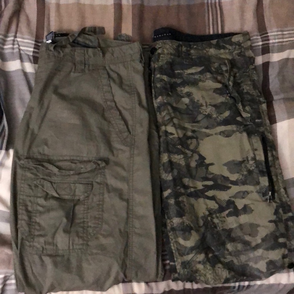 Men’s SEAN JOHN pants.