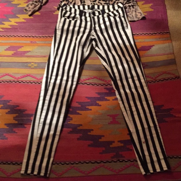 H&M Denim - black and white striped jeans .🧞‍♂️