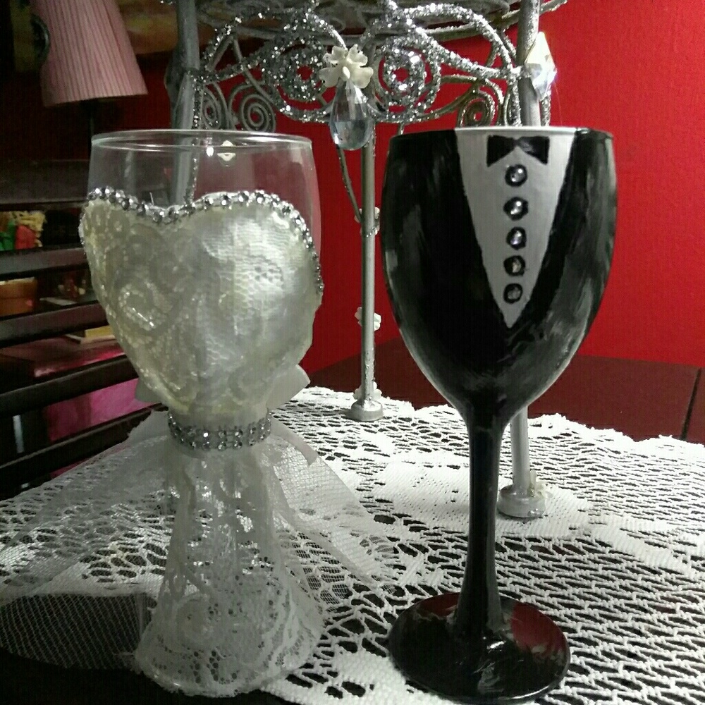Custom Made Mr and Mrs Wedding champagne glasses