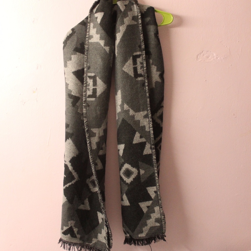 Hollister Patterned Scarf