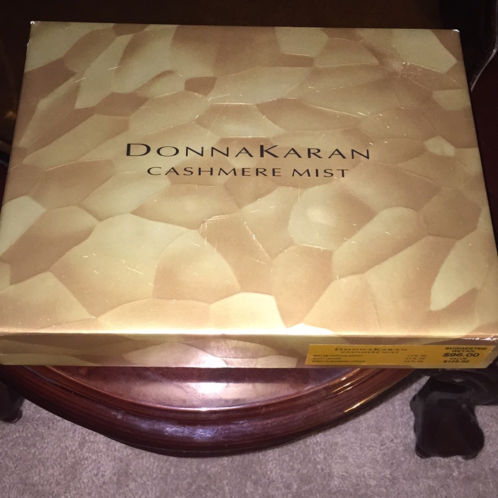 Brand New Donna Karan Cashmere Mist gift set