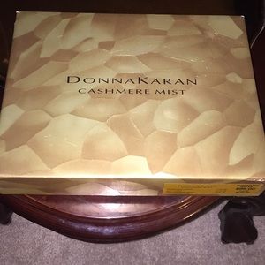 Brand New Donna Karan Cashmere Mist gift set