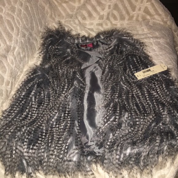 Arizona Jean Company Other - ARIZONA JEANS Girls furry vest.  NWT. SIZE 14
