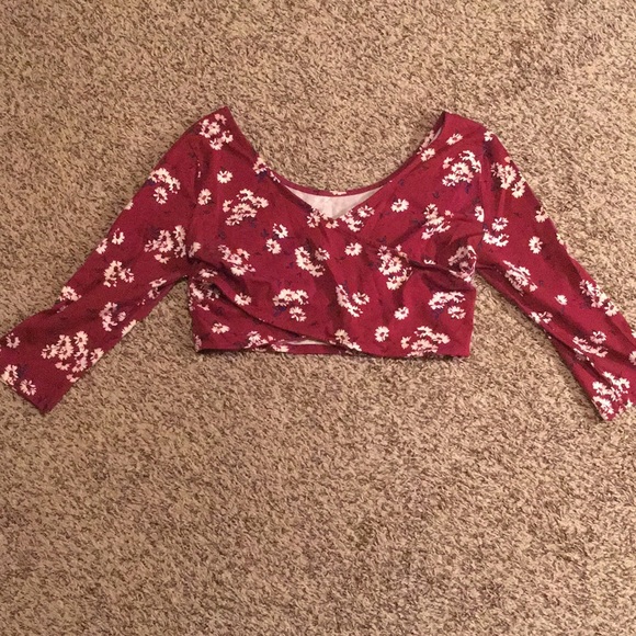 NWOT Charlotte Russe Maroon Floral Crop Top - Picture 2 of 3