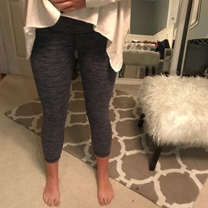 lululemon cropped leggings pattern grey