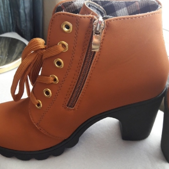 NWT Womens Ankle Boots - Picture 2 of 3