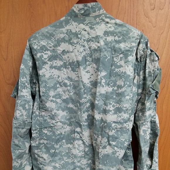 ACU Army camo combat jacket. - Picture 2 of 3
