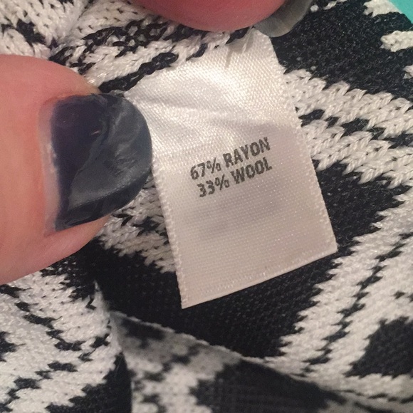 St John Sport black/white knit sweater. - Picture 4 of 7