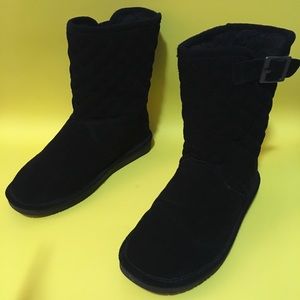 Bearpaw winter boots.