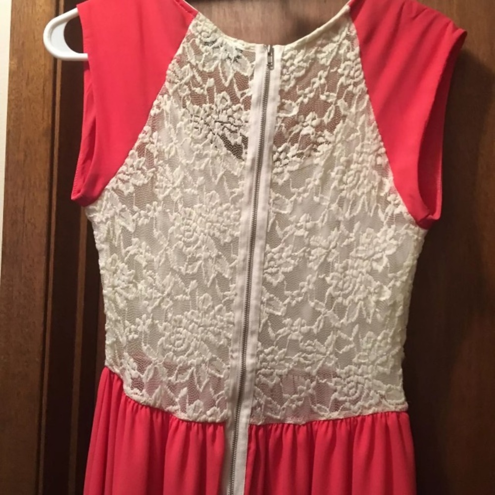 Coral dress with lace detail - Picture 3 of 3
