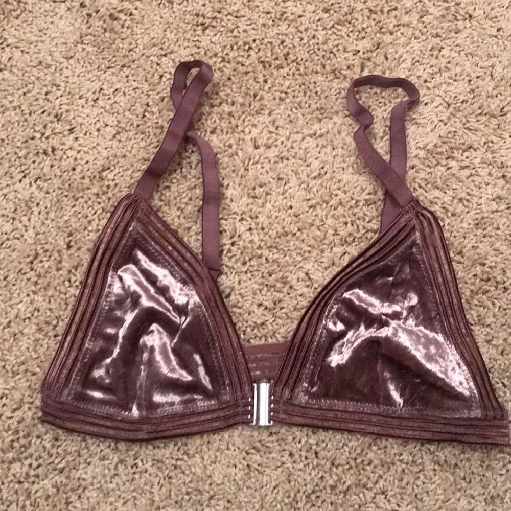 Beautiful velvet bralette, never worn! Size M