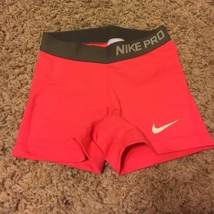 ⚡️FLASH SALE⚡️Women’s Nike Pro shortie