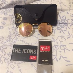 Round mirrored Ray Bans
