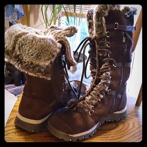 BNIB Size 8 Skechers Unlimited Boots