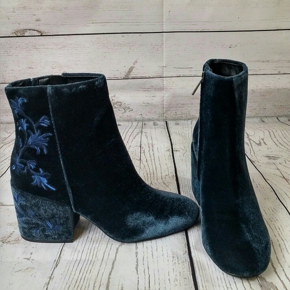 NWOT {Kenneth Cole NY} Velvet Blue Boots - Picture 3 of 6
