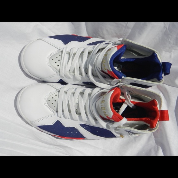 Athletic_Shoes