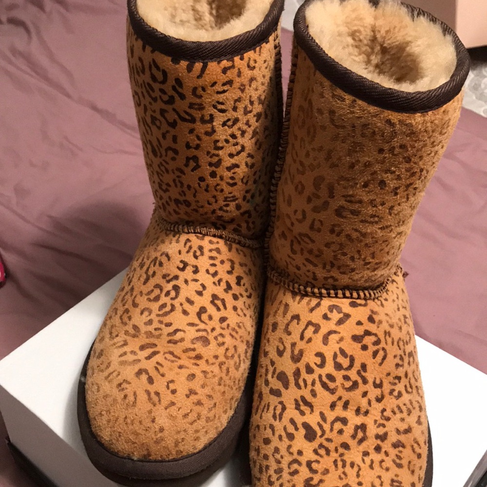 Short Cheetah print Ugg boots