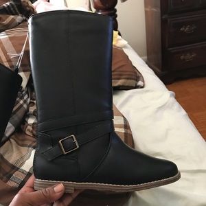 4 1/2 lil girls boot from old navy never been worn